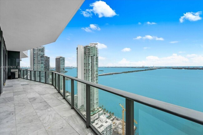 Foto del edificio - 460 NE 28th St