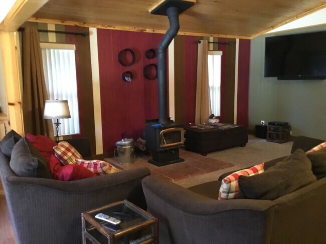 Foto del edificio - Big Bear Lake- 2 Bedroom 2 Bath Cabin