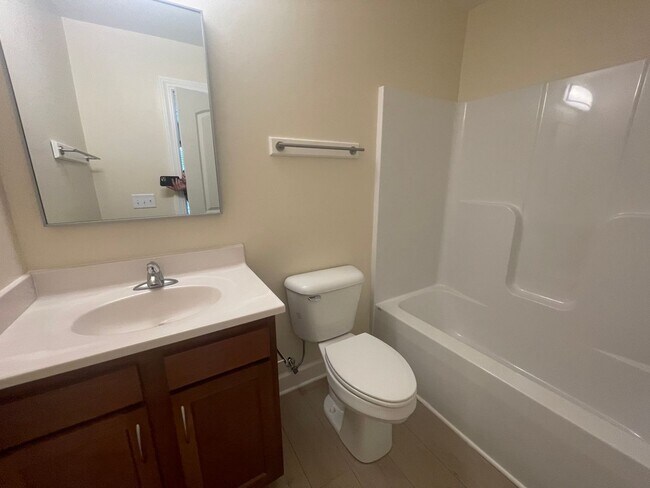 Foto del edificio - 1570 Bluebird Ln