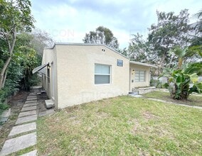 Building Photo - 501 SE 12th Ct