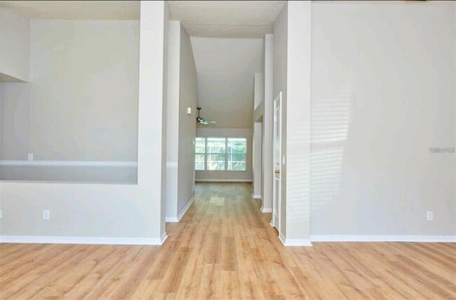 Foto del edificio - 5303 Windbrush Dr