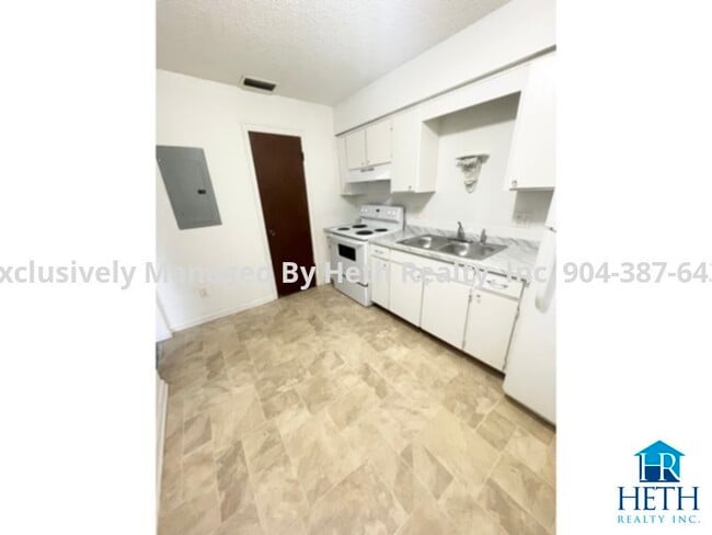 Building Photo - Remodeled 1 Bedroom Apartment
