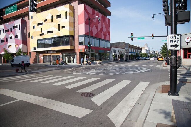 Foto del edificio - 6411 N Rockwell St