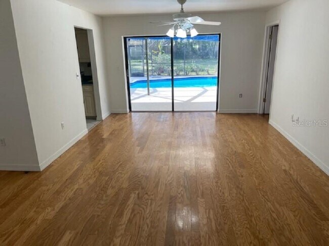 Building Photo - 180 Woodcutter Ln