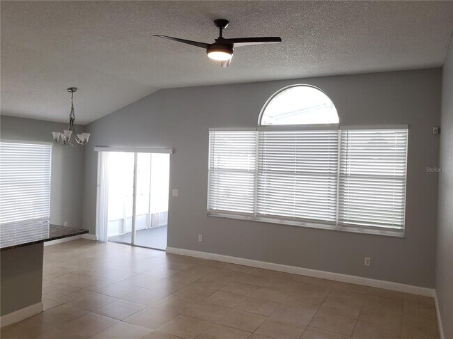 Foto del edificio - 9712 Yellow Stone Pl