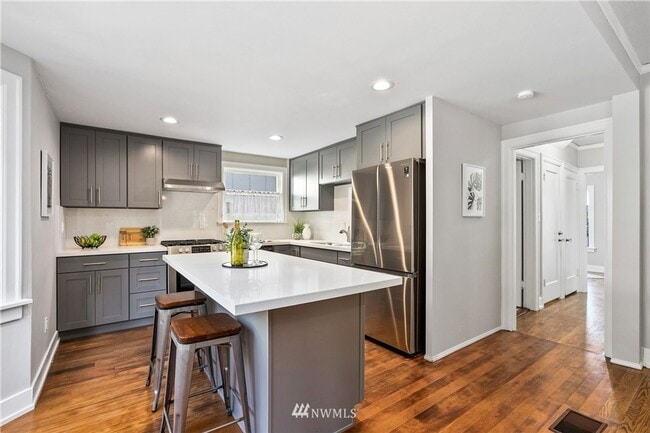 Building Photo - Spacious Montlake Rental with Stunning Vie...