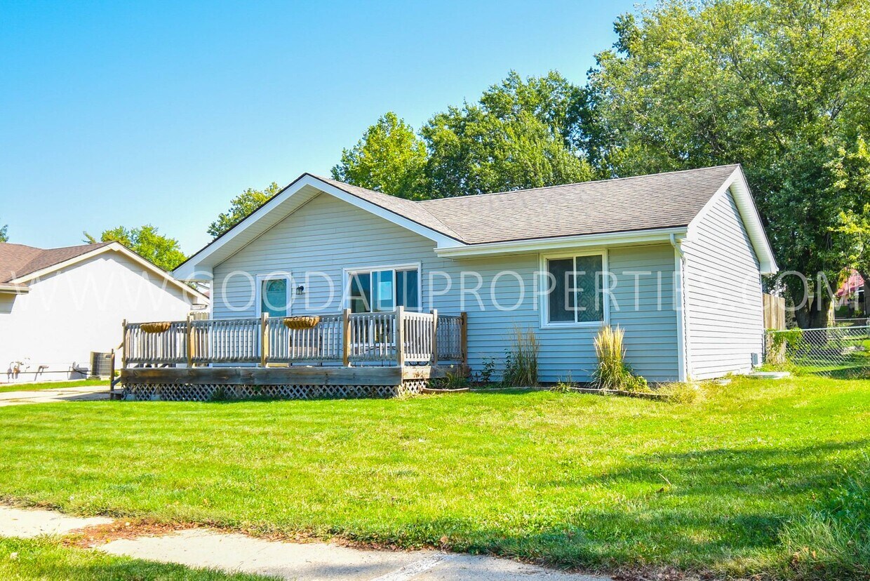 Primary Photo - 2 Bedroom 2 Bath Home in Des Moines