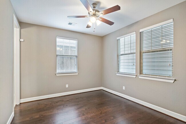 Foto del edificio - 612 W 28th St