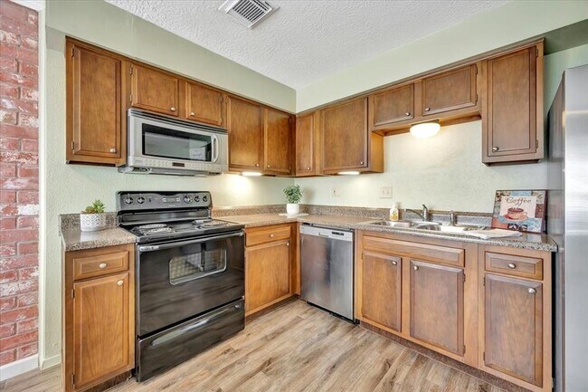Building Photo - 3910 Laura Leigh Dr