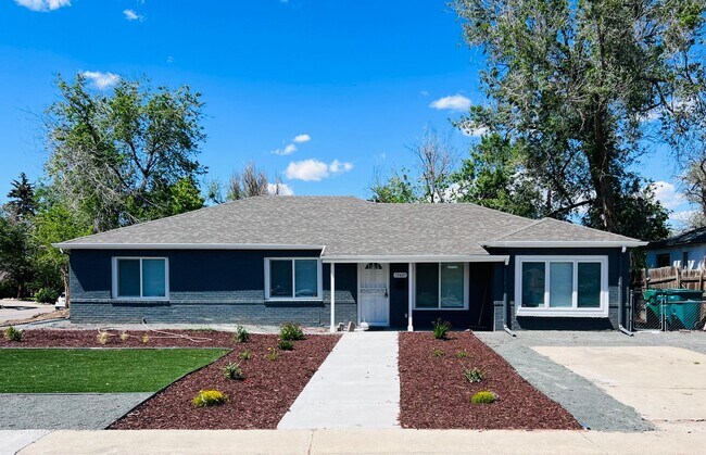 Foto del edificio - Ranch Home 3BD/2BA Conveniently Located Mins to I225!  Updates to Entire Home!  Updated Kitchen, ...