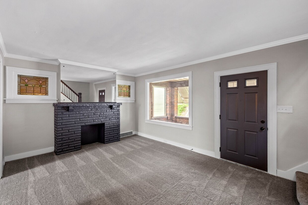 Spacious 3 bedroom home in Mt. Oliver available now! - Spacious 3 bedroom home in Mt. Oliver available March 1st!