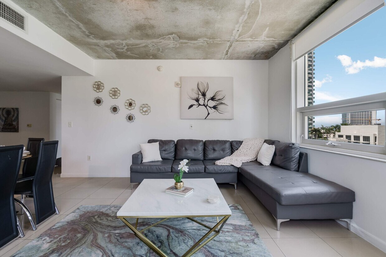 Foto principal - 3250 NE 1st Ave