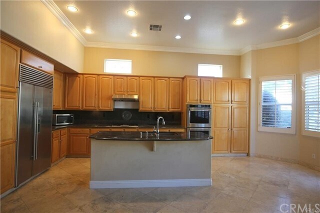 Building Photo - 5762 Ridgeview Dr