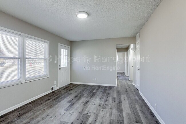 Foto del edificio - 11201 Crystal Ave