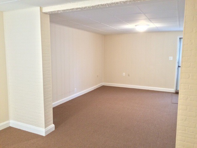 Building Photo - 632 47th St