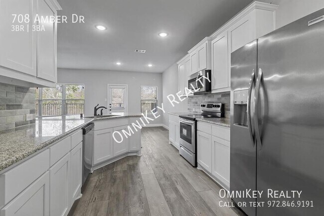 Building Photo - 708 Amber Dr
