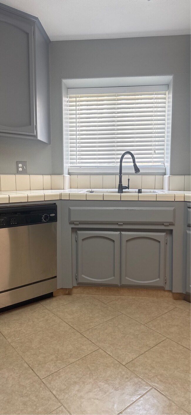 Foto del edificio - 10704 Sunset Canyon Dr