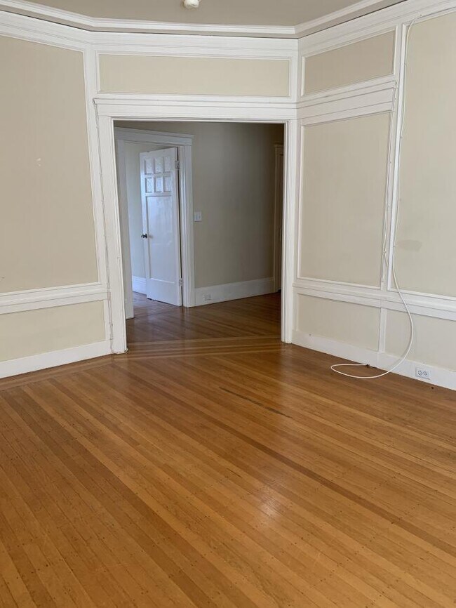 Building Photo - 3 bedroom in San Francisco CA 94109