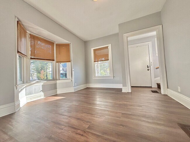 Foto del edificio - 215-217-217 Cedarwood Terrace