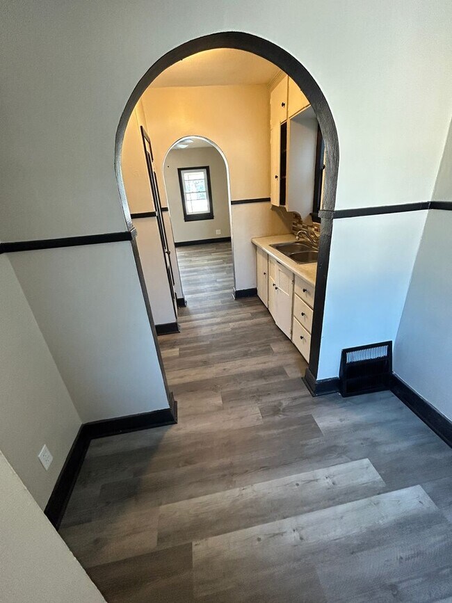 Foto del edificio - HALF OFF FIRST MONTHS RENT SPECIAL 2 bedro...
