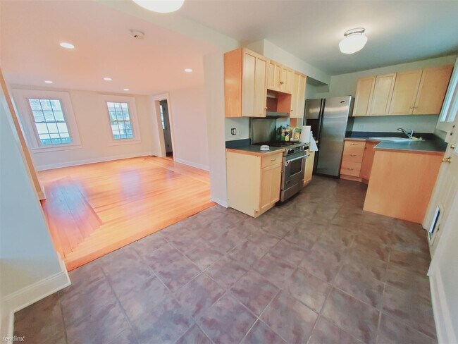 Building Photo - 3 br, 1.5 bath House - 146 Byram Rd