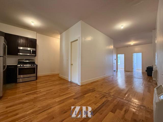 Foto principal - 4 bedroom in Brooklyn NY 11226