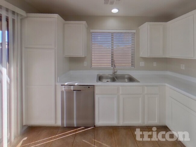 Foto del edificio - 42309 W Desert Fairways Dr