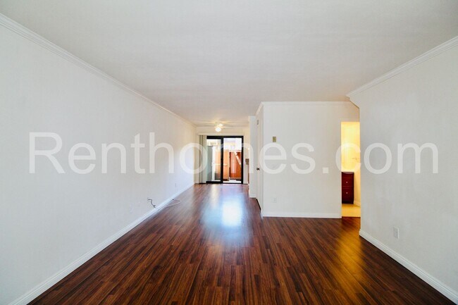 Building Photo - Mira Mesa, 10255-P3 Black Mt Rd, Remdld, G...