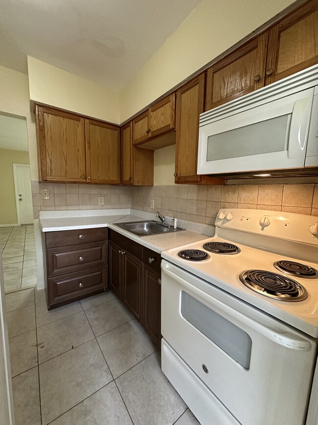 Building Photo - 240-260 NW 40th Ct