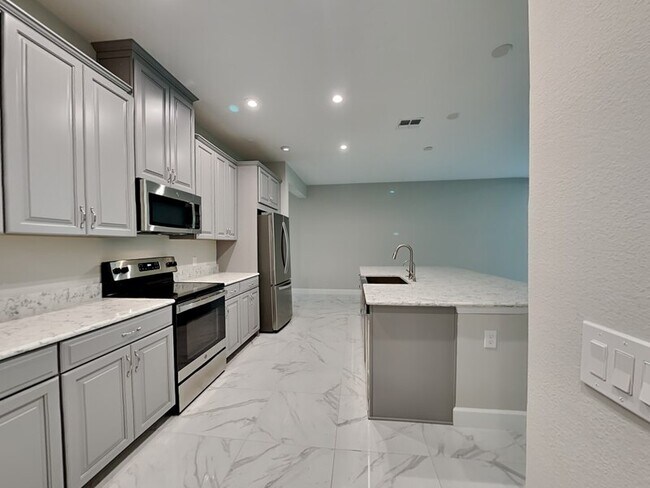 Foto del edificio - 3111 Agostino Terrace