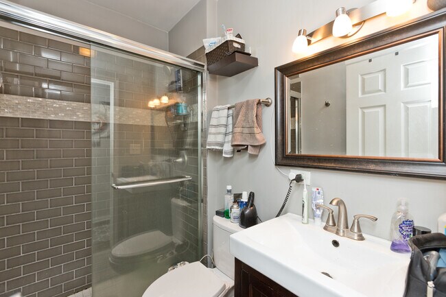 Foto del edificio - 2348 W Moffat St