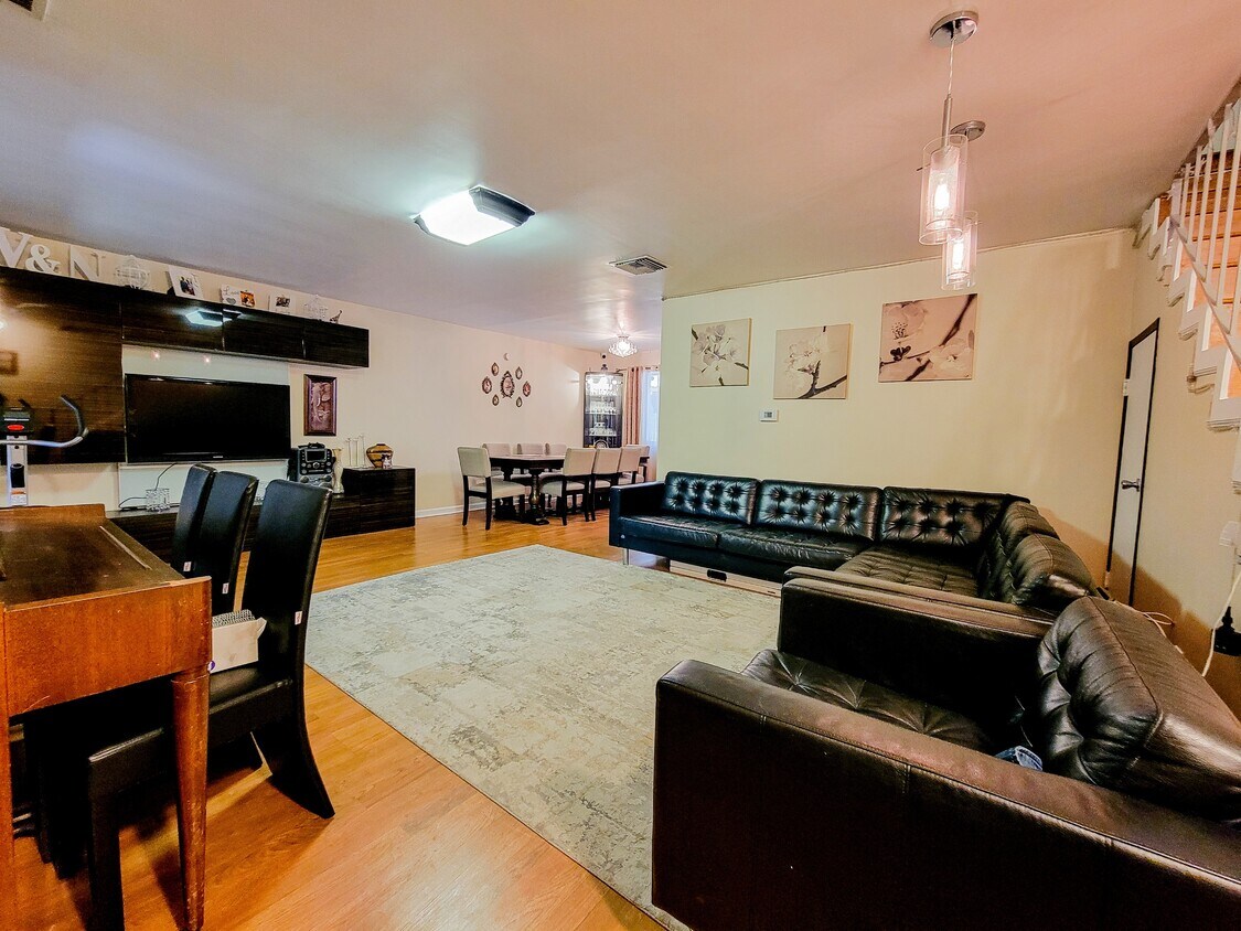 20202 Cohasset St, CA 91306 Townhome Rentals in CA