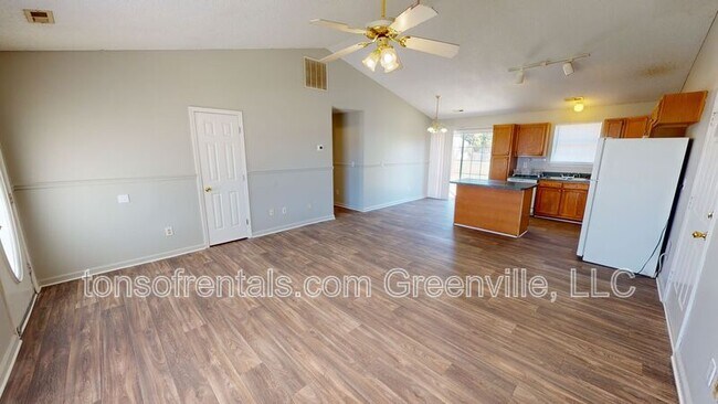 Foto del edificio - 304 Country Garden Dr