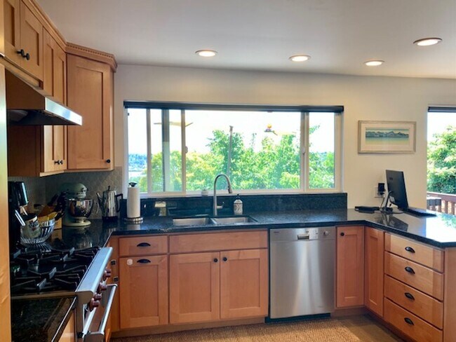 Building Photo - Spacious 4 Bedroom Magnolia Home Available June 12th