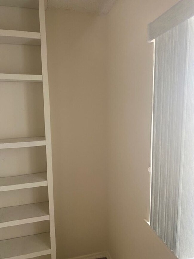Foto del edificio - 4 bedroom Camarillo home