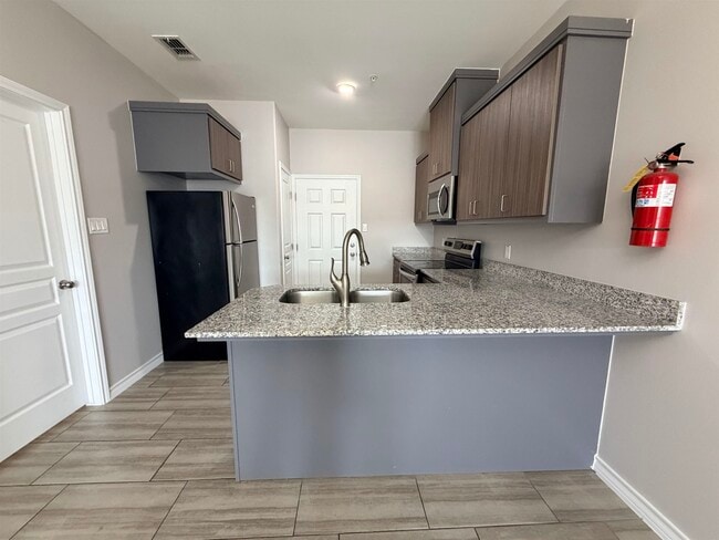 Building Photo - 5601 Cuenca Dr