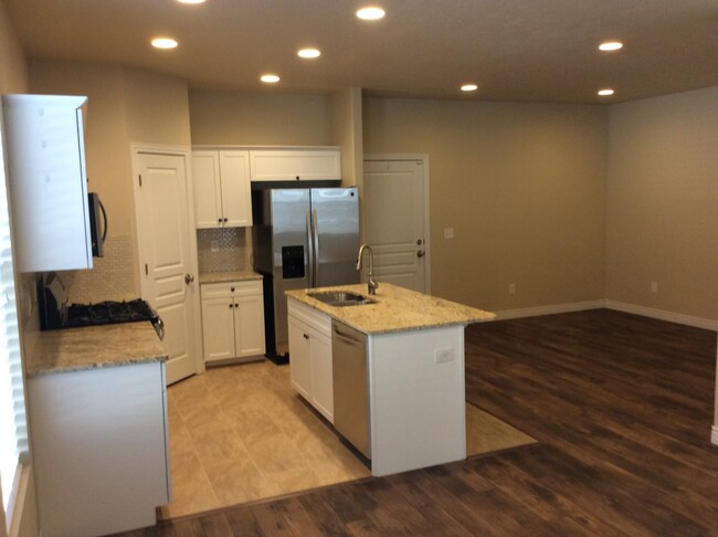 Building Photo - Spacious 4-Bedroom Townhouse Oasis in West Valley City!