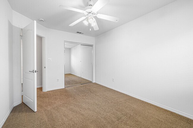 Foto del edificio - 3-Bedroom Townhome in Gated Bay Harbor