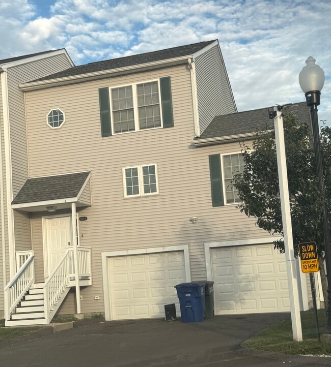 Building Photo - 840 Seaview Ave