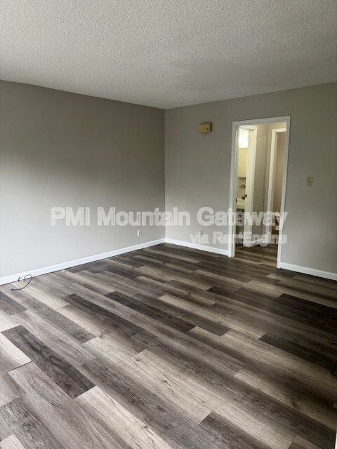 Building Photo - 54 Greenwood Dr