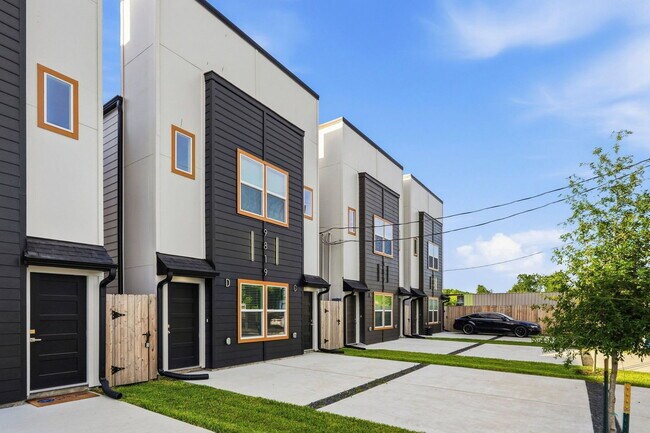 Foto del edificio - 9819 Turnbow St
