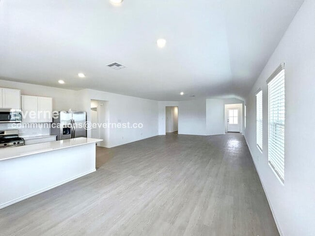 Building Photo - 300 Dreyer