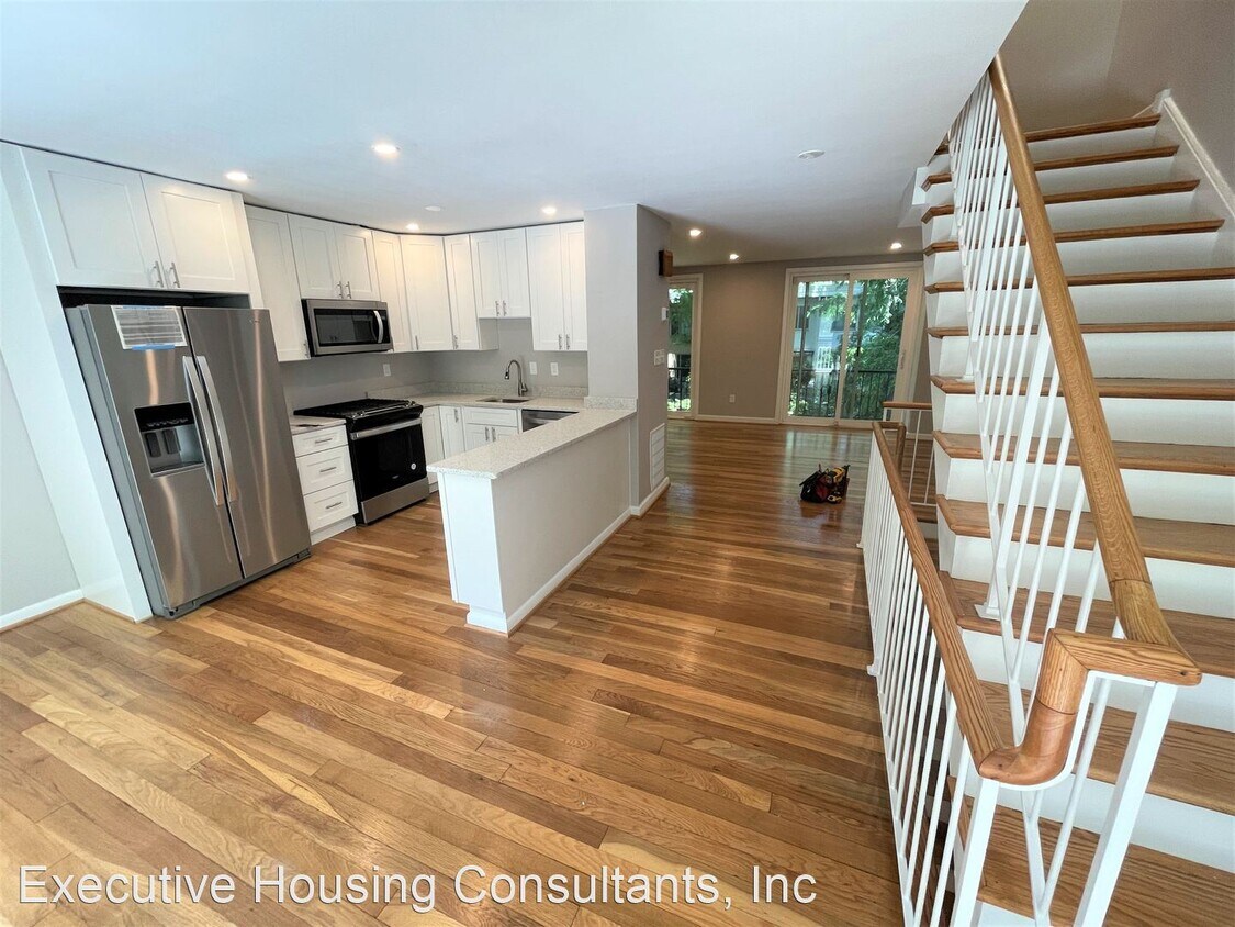 Primary Photo - 3 br, 1.5 bath House - 319 I ST, SW #200
