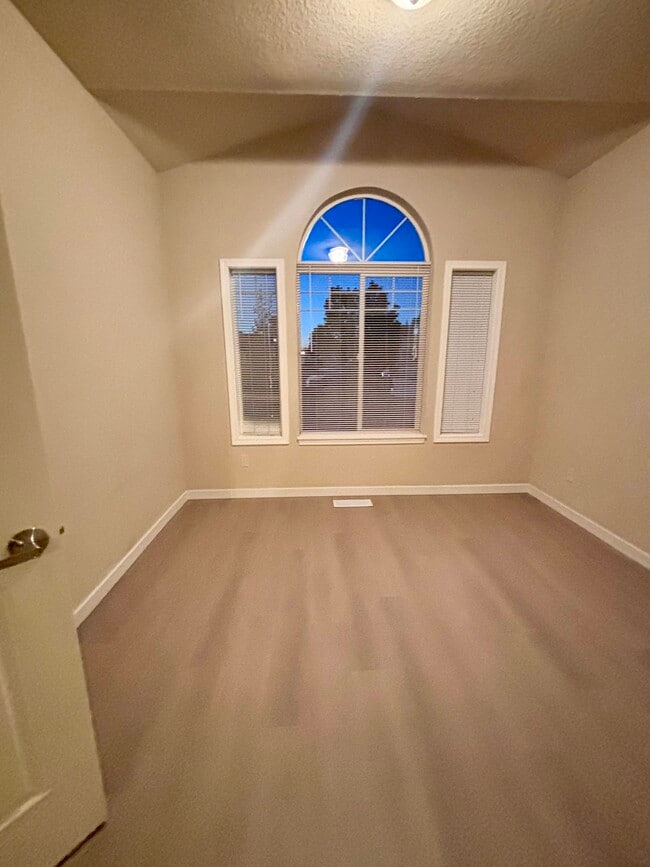 Building Photo - 5119 NE 90th St