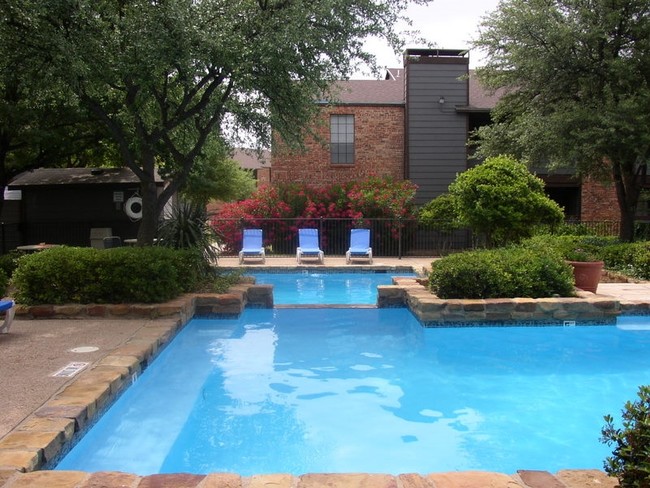 Piscina - Raintree Apartments