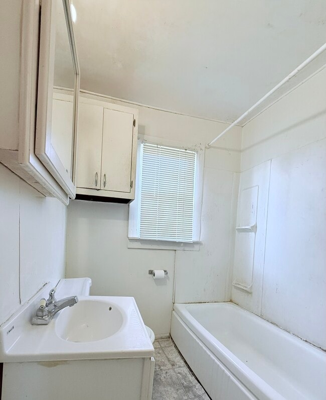 Foto del edificio - 610 W Main St