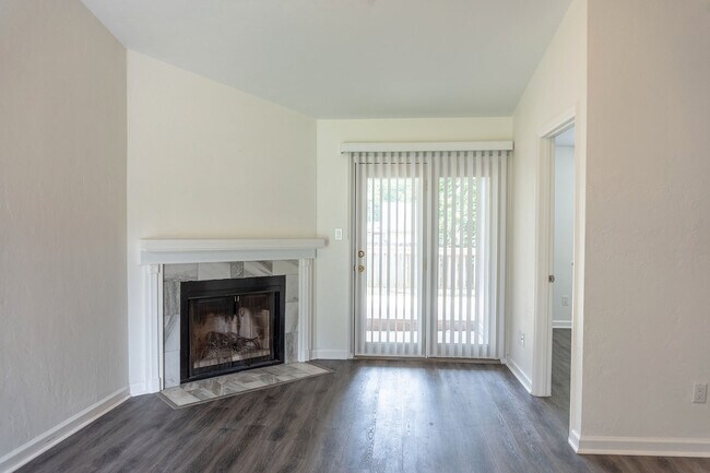 Building Photo - 3223 Albert Dr