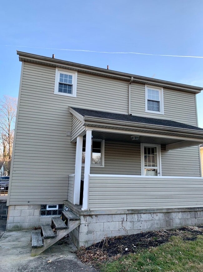 Foto del edificio - 28 Edgewater Dr