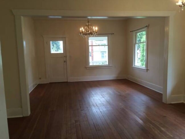 Building Photo - 516 N 6th St