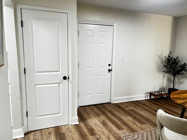 Building Photo - Brookhaven Apartments